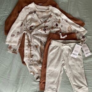 NWT 3-6mo bodysuit/pants set (5 piece)